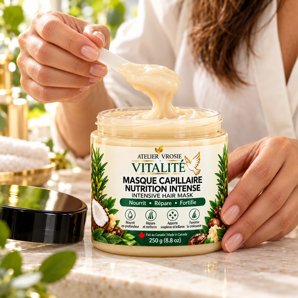 Texture du soin VITALITÉ — pot étiqueté Masque Capillaire